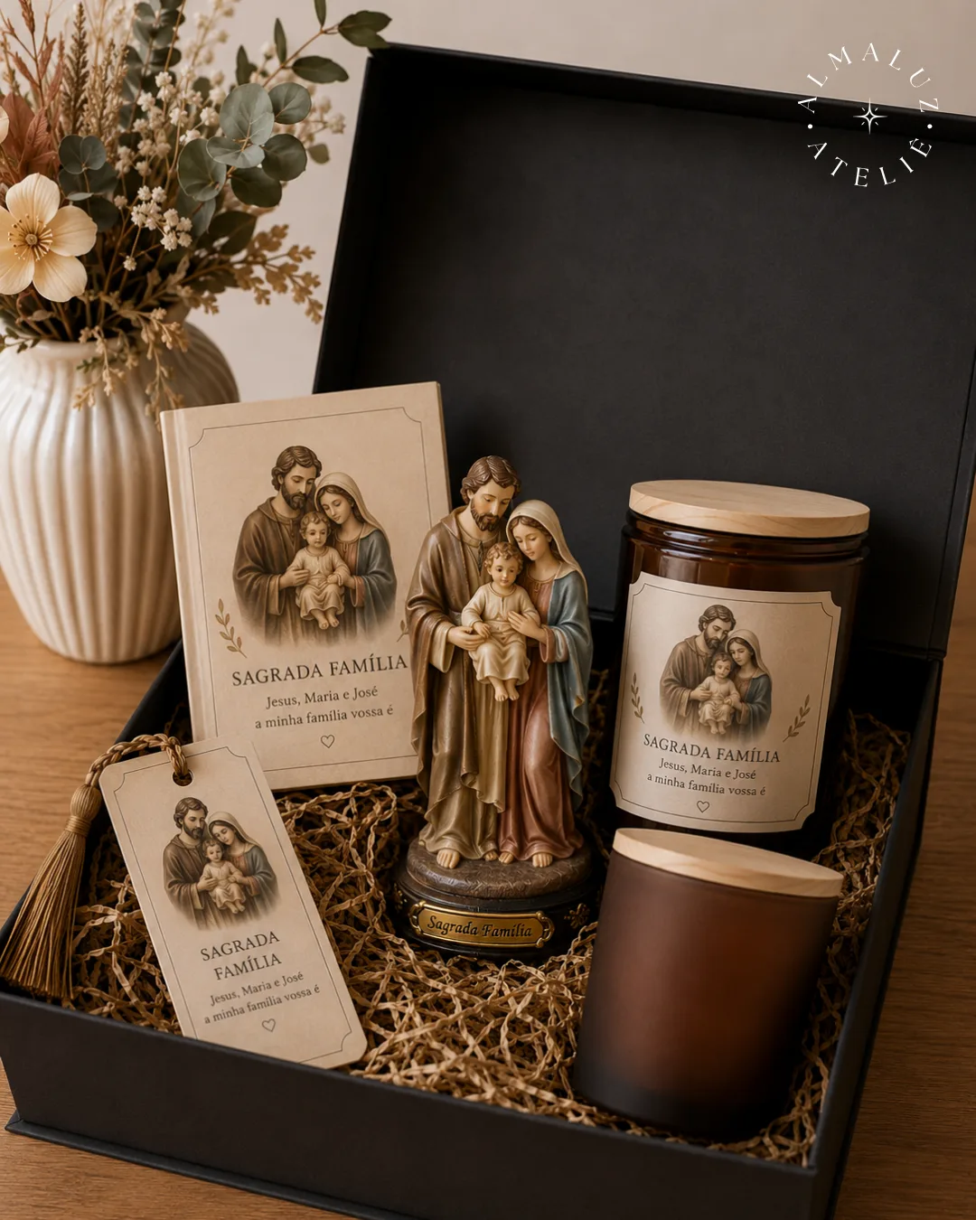 Kit presente AlmaLuz da coleção Sagrada Família: vela, imagem e card de oração